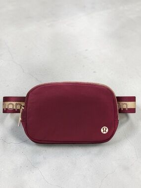 lululemon deep luxe belt bag Everywhere 1L (True Navy) but thats not all NWT Lululemon Everywhere Belt Corduroy